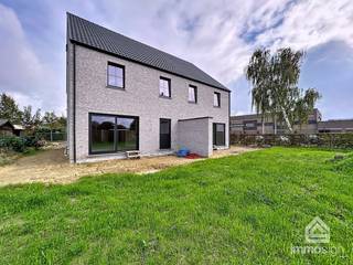 PLUSPUNTEN: + perceeloppervlakte: 3a09ca+ bewoonbare oppervlakte: 168,00 m²+ rechtse woning lot 2 (nr. 4A)+ 3 slaapkamers+ grote zolder+...