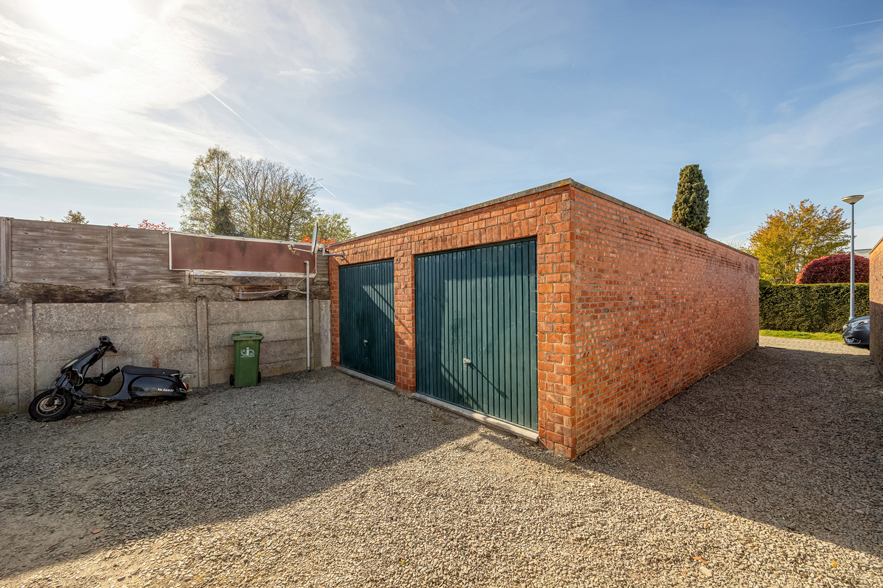 Opbrengsteigendom met 3 appartementen en 4 garages - foto 3