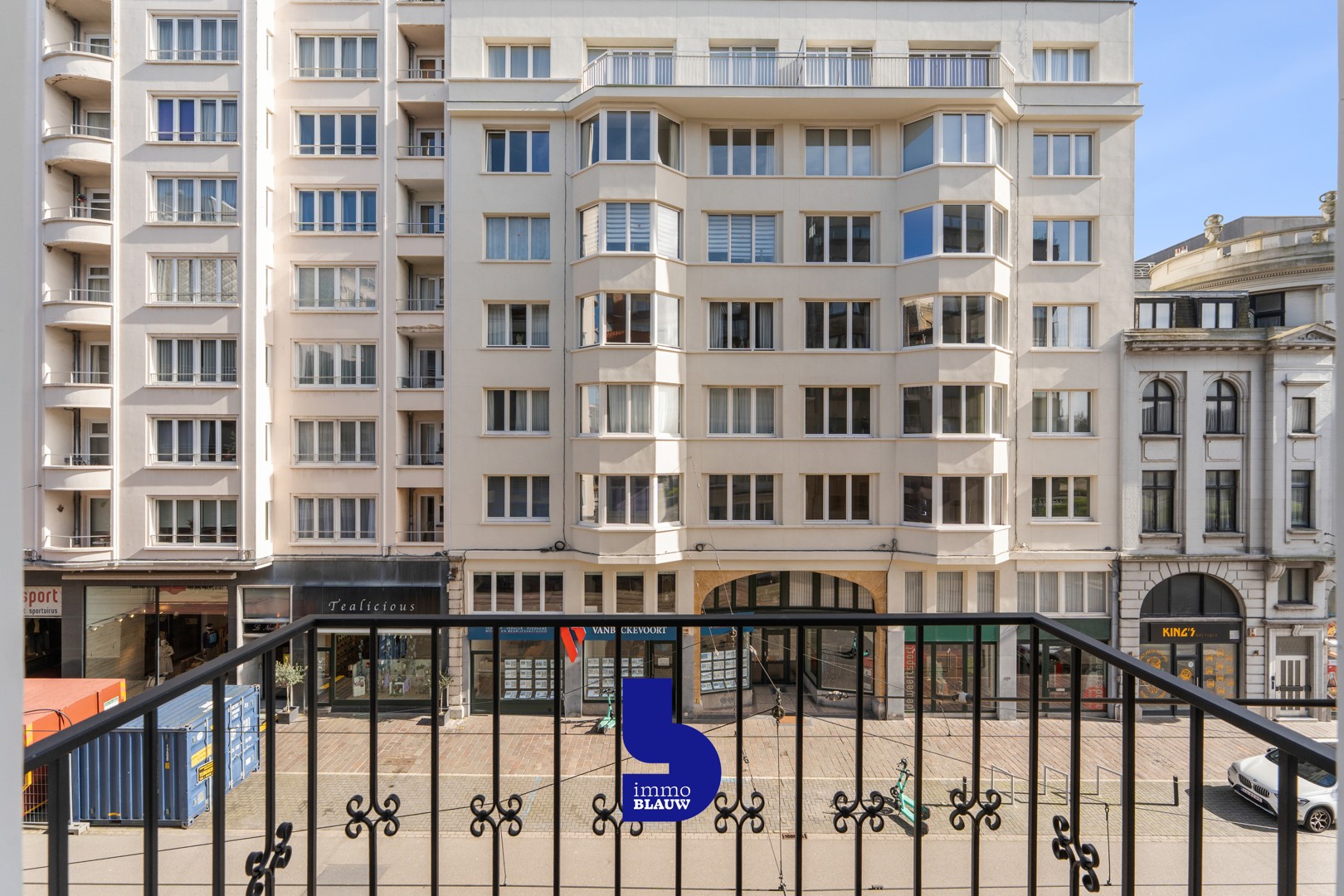 Gerenoveerd appartement in statig herenhuis met charmant terras - foto 2