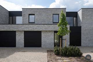 Meer info via info@homixx.be of via 016 199 349Deze prachtige BEN-nieuwbouwwoning is kwalitatief afgewerkt en ligt in een rustige doodlopende...