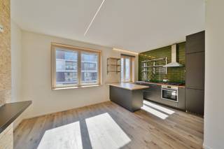 Op een centrale ligging nabij het kruispunt met de Elisabethlaan, treffen we dit instapklare appartement op de eerste verdieping van een...