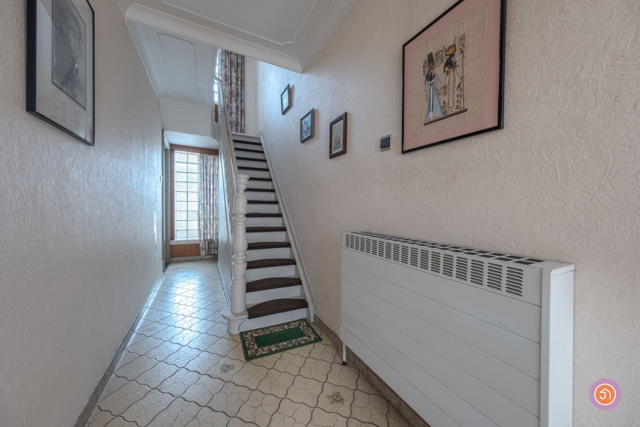 Zeer ruime en degelijke woning met uitweg langs achter - foto 2