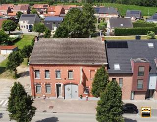 Frituur met woonst in authentieke hoeve in het centrum van BorgloonDeze hoeve, momenteel ingedeeld als enerzijds een handelspand, met name een...