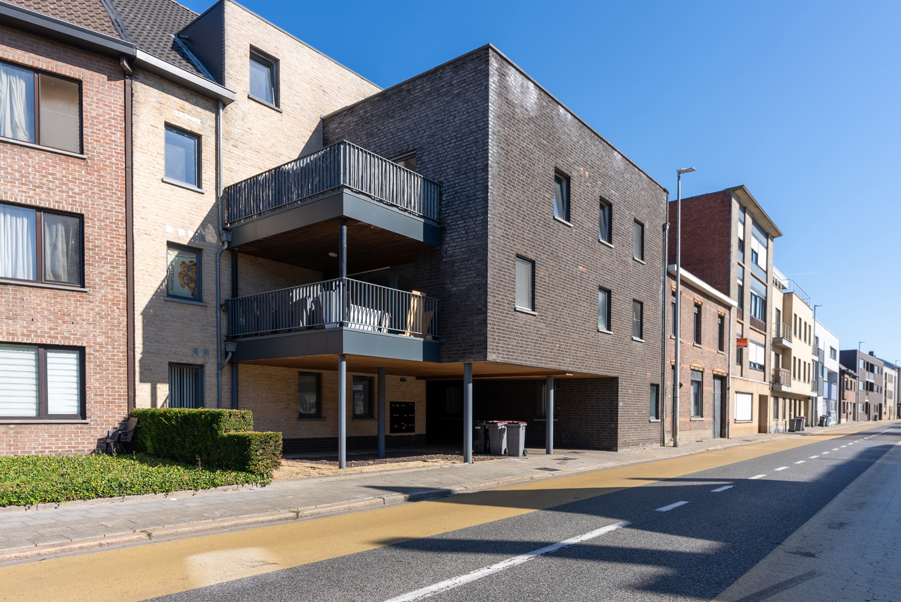 Appartement met terras en staanplaats nabij het centrum! - foto 1
