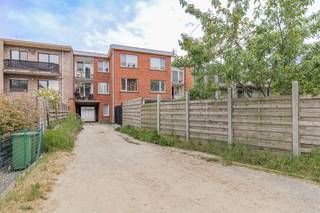 Gelegen in de Heistraat te Wilrijk, stellen wij jou graag deze gesloten garagebox voor van een kleinschalig gebouw.De garagebox kan je bereiken via...