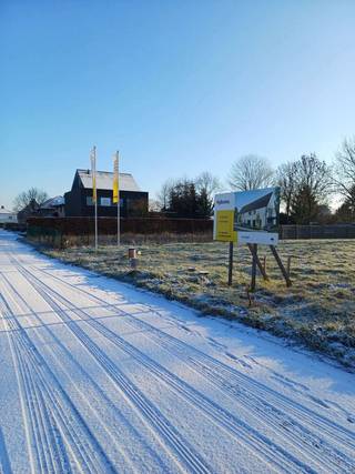 Dit perceel in Ooigem (Wielsbeke) biedt een bijzonder gunstige ligging. Je woont er op wandelafstand van winkels, scholen en openbaar vervoer,...