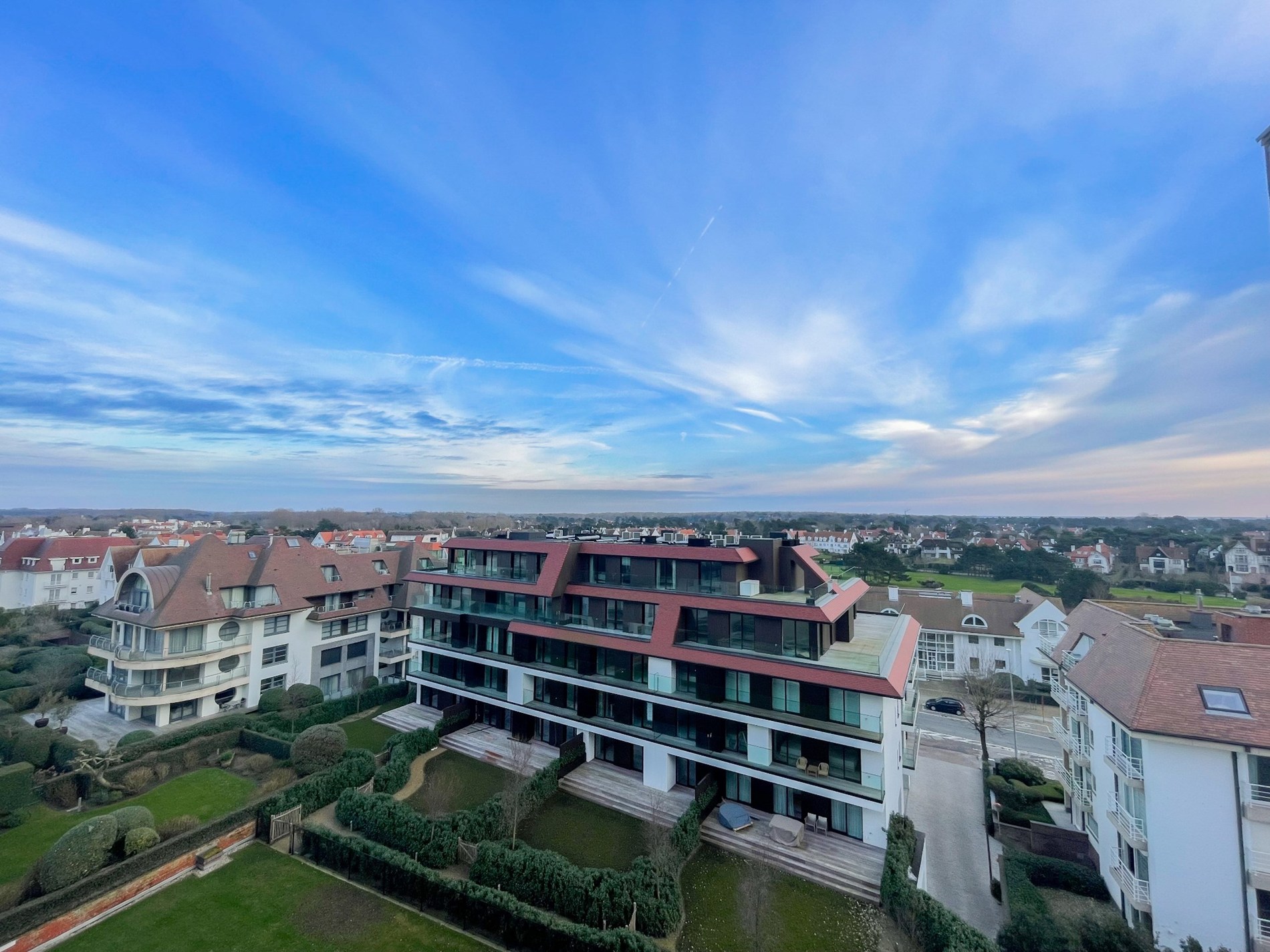 Appartement de luxe entièrement rénové avec une vue panoramique situé au Zoute. - photo 5