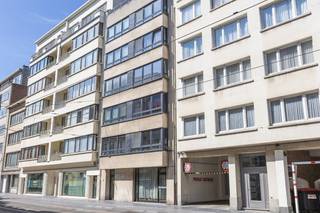  * Dit één slaapkamer appartement is gelegen in de Koningsstraat, op enkele stappen verwijderd van het strand, Casino Kursaal, winkelstraten, ... *...