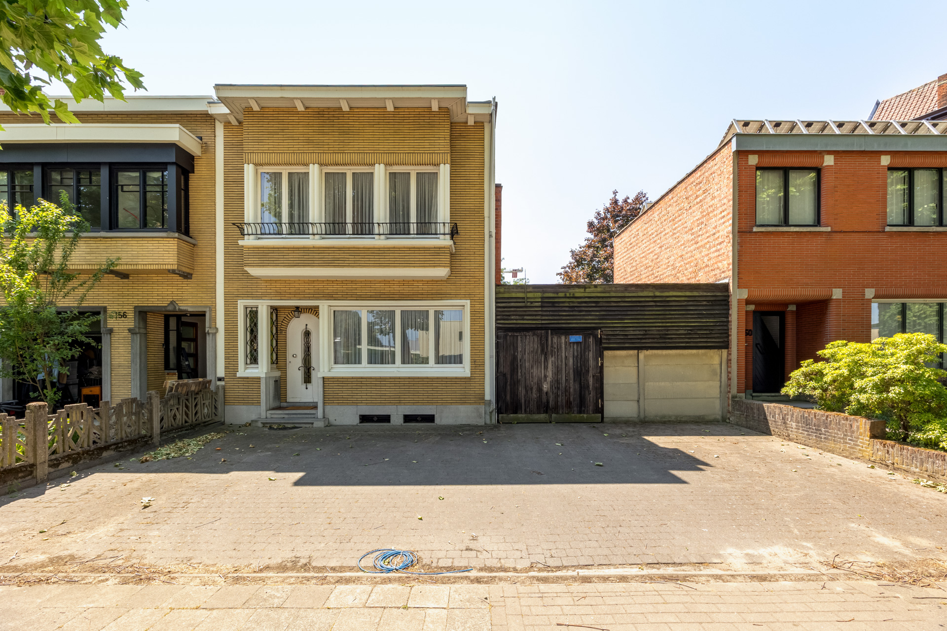 Te renoveren woning met enorm veel potentieel - foto 1