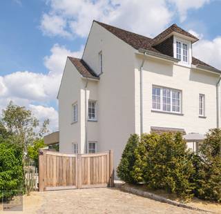 Villa met luxueuze afwerking in groene omgeving te LubbeekIn een rustige, groene woonomgeving ontdekt u deze stijlvolle villa (vernieuwbouw) op een...