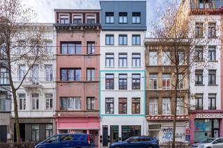 Altijd al willen wonen op het bruisende Zuid in Antwerpen?Dit duplexappartement ligt letterlijk aan de voet van de Marnixplaats.Op de eerste...