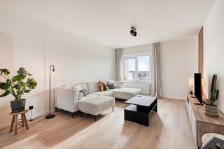 In de Ooievaarstraat, een rustige straat in het noorden van Antwerpen op de grens met Borgerhout, vinden we dit één slaapkamer appartement te...