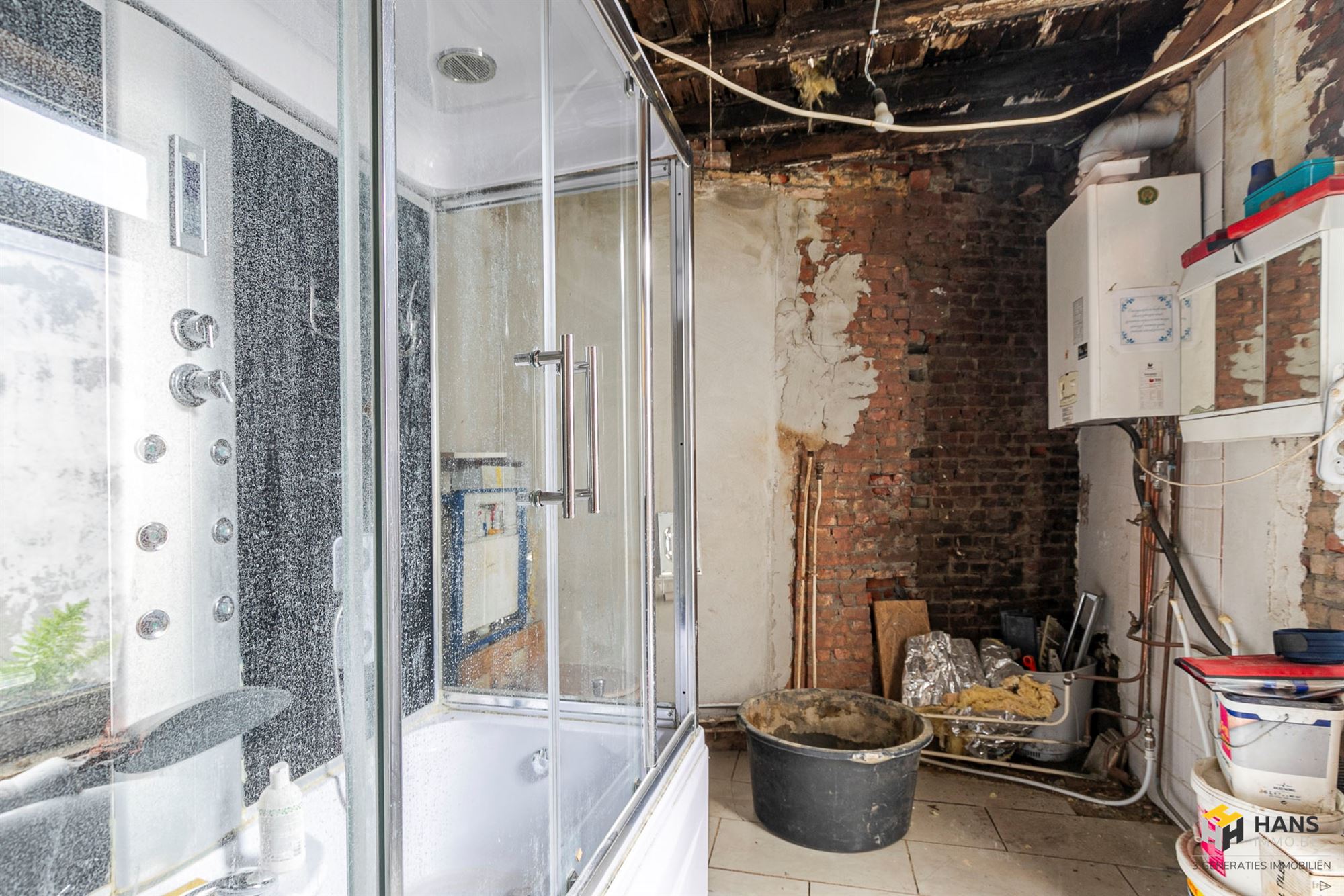 Te renoveren woning (117 m²) met 3 slaapkamers en buitenruimte (12 m²) in Antwerpen (2060). - foto 5