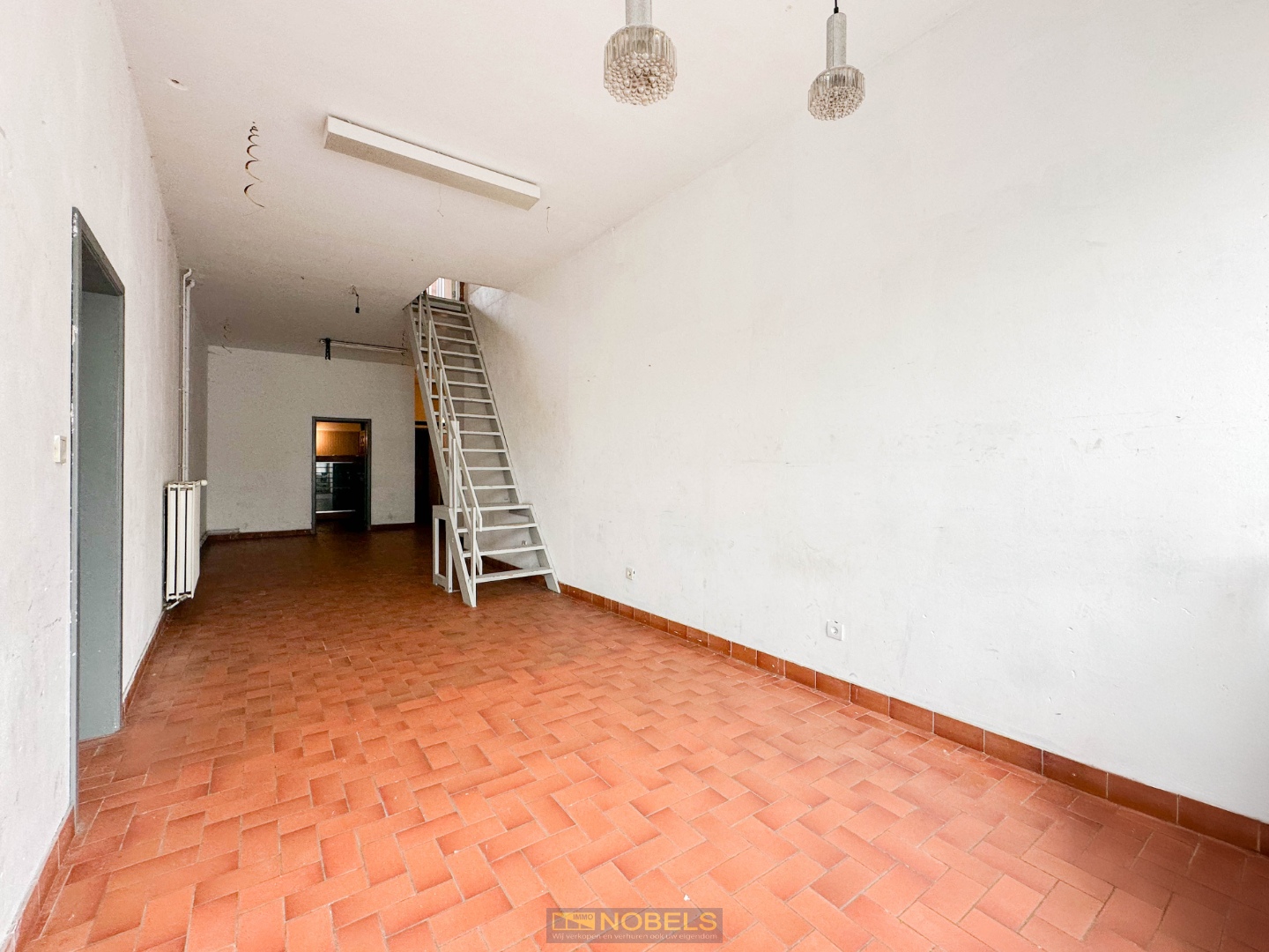 Te koop, multifunctionele eigendom op de Grote Markt van Ronse - foto 3