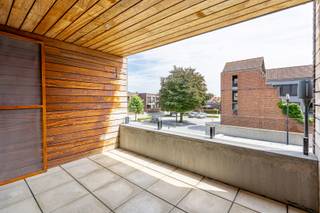 - Rustige ligging in Dadizele-centrum: Ter Klippe 29<br />- Instapklaar appartement op de eerste verdieping (lift aanwezig)<br />- Lichtrijke leefruimte met open keuken<br />- Handige berging, aansluitend op de keuken<br />- Zonneterras, uitgevend op het binnenplein<br />- 2 volwaardige slaapkamers<br />- Badkamer met wastafel, douche en toilet<br />- Extra apart toilet<br />- Uitstekend EPC: label A (74 kWh/m²/jaar, UC: 3917171)<br />- Richtprijs: € 249.000<br />- Optie tot aankopen garage: € 20.000