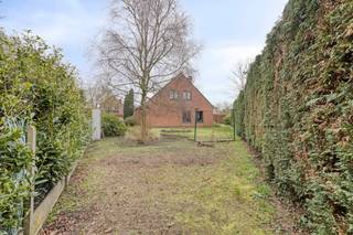 Dit vrijstaand huis langs de Antoon Verhulststraat biedt de unieke kans om jouw droomhuis te creëren in een rustige, doodlopende straat, terwijl...