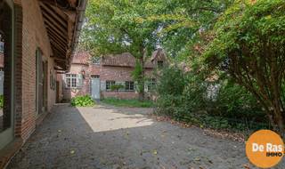 Aaigem - Vierkantshoeve uit 19de eeuwDeze hoeve is gelegen in de landelijke deelgemeente van Erpe-Mere met zijn natuur -en agrarische gronden, toch...