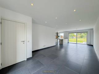 MODERNE woning (2017) combineert COMFORTABEL WONEN met DUURZAAMHEID en ENERGIEZUINIGHEID, ideaal voor gezinnen of investeerders. Gebouwd...