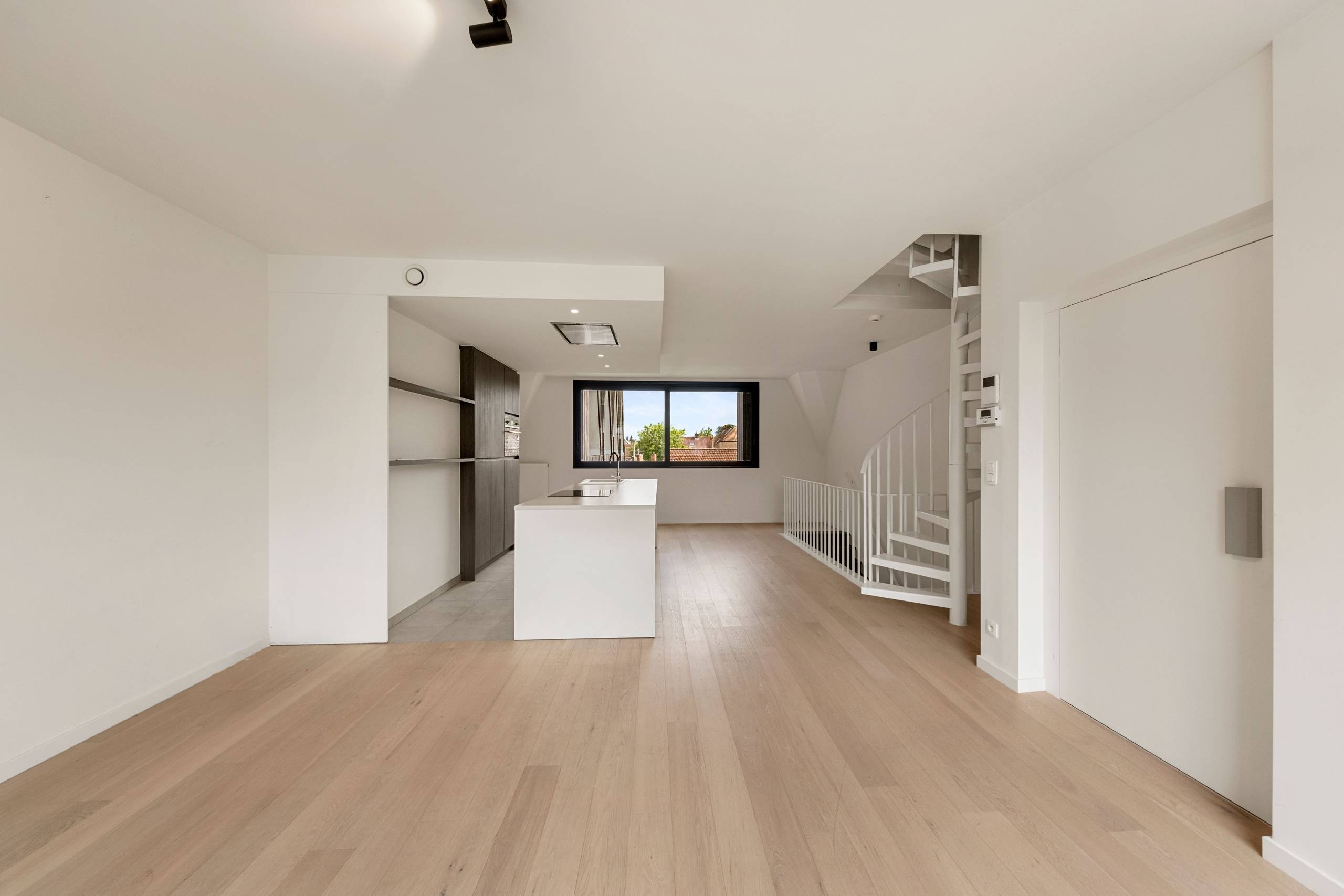 Instapklare stapelwoning met 5 slaapkamers te Brugge - foto 4