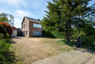 Gunstig en centraal gelegen HOB!  Dit huis bevindt zich op slechts enkele min. rijden van verschillende grootwarenhuizen en winkels.  De oprit van...