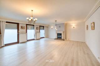 Op zoek naar ruimte, comfort en energiezuinig wonen? Dit prachtige appartement van maar liefst 155 m² bevindt zich in het hartje van Ruisbroek (Puurs-Sint-Amands).<br />De woning beschikt over 2 volwaardige slaapkamers, een ruime uitgeruste keuken en een moderne badkamer. Dankzij het EPC-label B geniet u bovendien van een goede energieprestatie.<br />De absolute blikvanger is het ruime terras van maar liefst 40 m², ideaal om heerlijk te ontspannen, te genieten van de buitenlucht of gezellig te tafelen.<br />Troeven:<br />• 155 m² woonoppervlakte<br />• 2 volwaardige slaapkamers<br />• Terras van 40 m²<br />• EPC-label B<br />• Uitgeruste keuken & badkamer<br />• Centrale ligging in hartje Ruisbroek<br />Een uitzonderlijk ruim appartement met een fantastische buitenruimte op een centrale ligging. Zeker een bezoek waard!