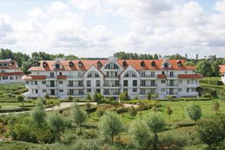 Exclusief Tuin tuinappartement in het Zoute, genietend van de perfecte zuid-oriëntatie, gelegen in het exclusieve domein de "Tennis Gardens",...