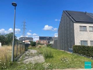 Dans un lotissement verdoyant et calme à Merchtem, situé à l’Appelkotlaan, nous vous proposons ce terrain à bâtir de +/- 2a 75ca selon le plan...
