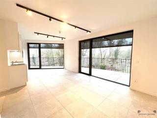 Gelegen aan de prachtige Mirabrug in Hamme, biedt deze nieuwe assistentiewoning de ideale thuis voor senioren die op zoek zijn naar comfort, rust...