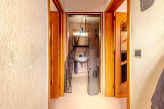 <p>Te renoveren woning met 4 slaapkamers, 2 badkamers en 2 keukens in Lier.<br /><br />Deze woning beschikt over een bewoonbare oppervlakte van maar liefst 307 m² en biedt tal van mogelijkheden voor wie op zoek is naar ruimte en flexibiliteit.<br />De woning telt vier volwaardige slaapkamers, die perfect kunnen dienen als slaap-, bureau- of hobbykamer. Verder zijn er twee badkamers, wat extra comfort biedt voor grotere gezinnen.<br /><br />Indeling:<br />GLV: inkomhal; leefruimte; apart toilet; geïnstalleerde keuken; veranda; slaapkamer en badkamer <br />1V: leefruimte/slaapkamer; keuken; badkamer en slaapkamer <br /><br />De woning is te renoveren, maar biedt een uitstekende basis en de kans om ze volledig naar eigen smaak en volgens de hedendaagse normen in te richten.<br /><br /></p>
<p>Mogelijkheid tot aankoop garage.</p>
<p><br />Algemeen<br />- Bewoonbare oppervlakte van 307 m²<br />- CV op stookolie<br />- Interessant voor grote gezinnen of kangoeroewoning<br />- Goede ligging<br />- EPC F (renovatieverplichting) <br /><br />Bekijk zeker de 360° rondgang via onze website (+ mogelijkheid tot opmeten en ontmeubelen).<br />Alle attesten zijn beschikbaar onderaan op onze website.<br />Voor meer info of een bezoek: 0472 22 22 77 of thomas@solittvastgoed.be.</p>