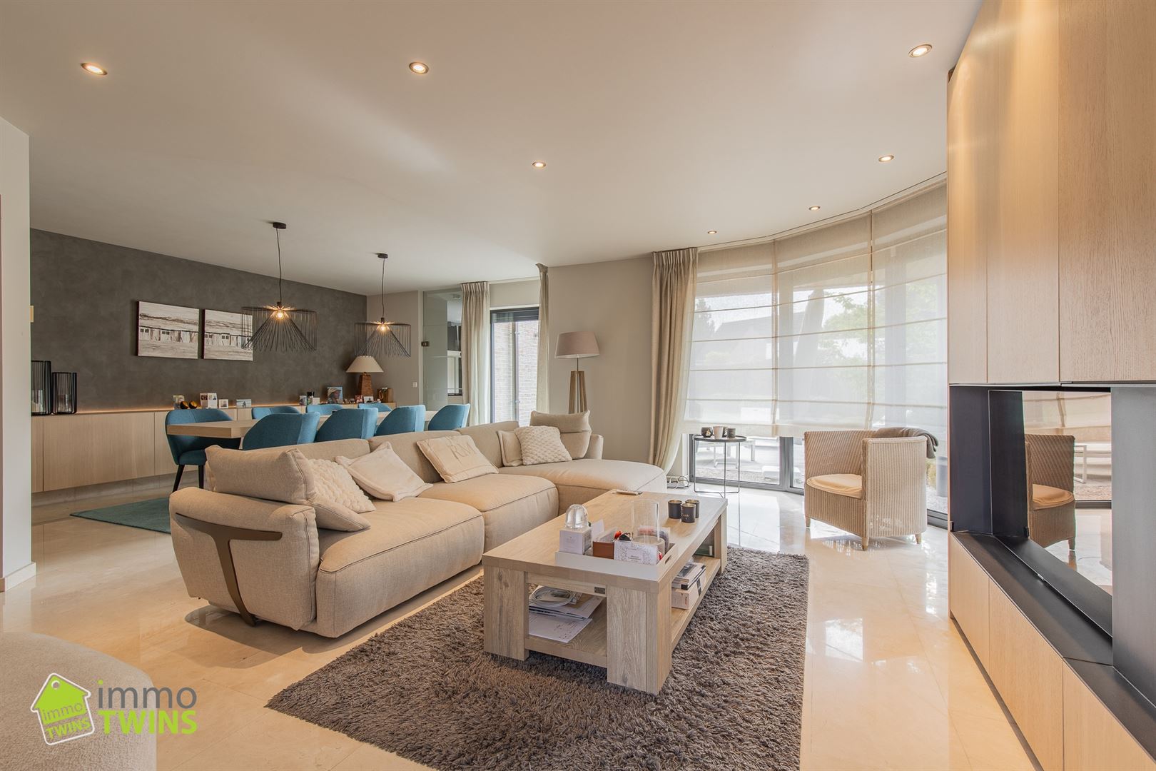 Prachtige instapklare open bebouwing te huur met afgesloten tuin en dubbele garage - foto 3