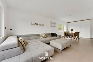 Voor uitgebreide info en foto’s, surf naar www.SWEVERS.be! - Knap gerenoveerd, stijlvol en opvallend ruim, zonrijke tuin én zeer rustig gelegen...