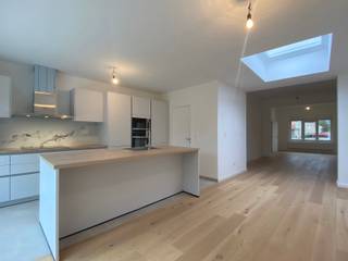 Totaal gerenoveerde woning (2025) met EPC label B (109 kWh/m²j), zonnepanelen, 3 slaapkamers, 2 badkamers en stadstuin – ideaal gelegen nabij...