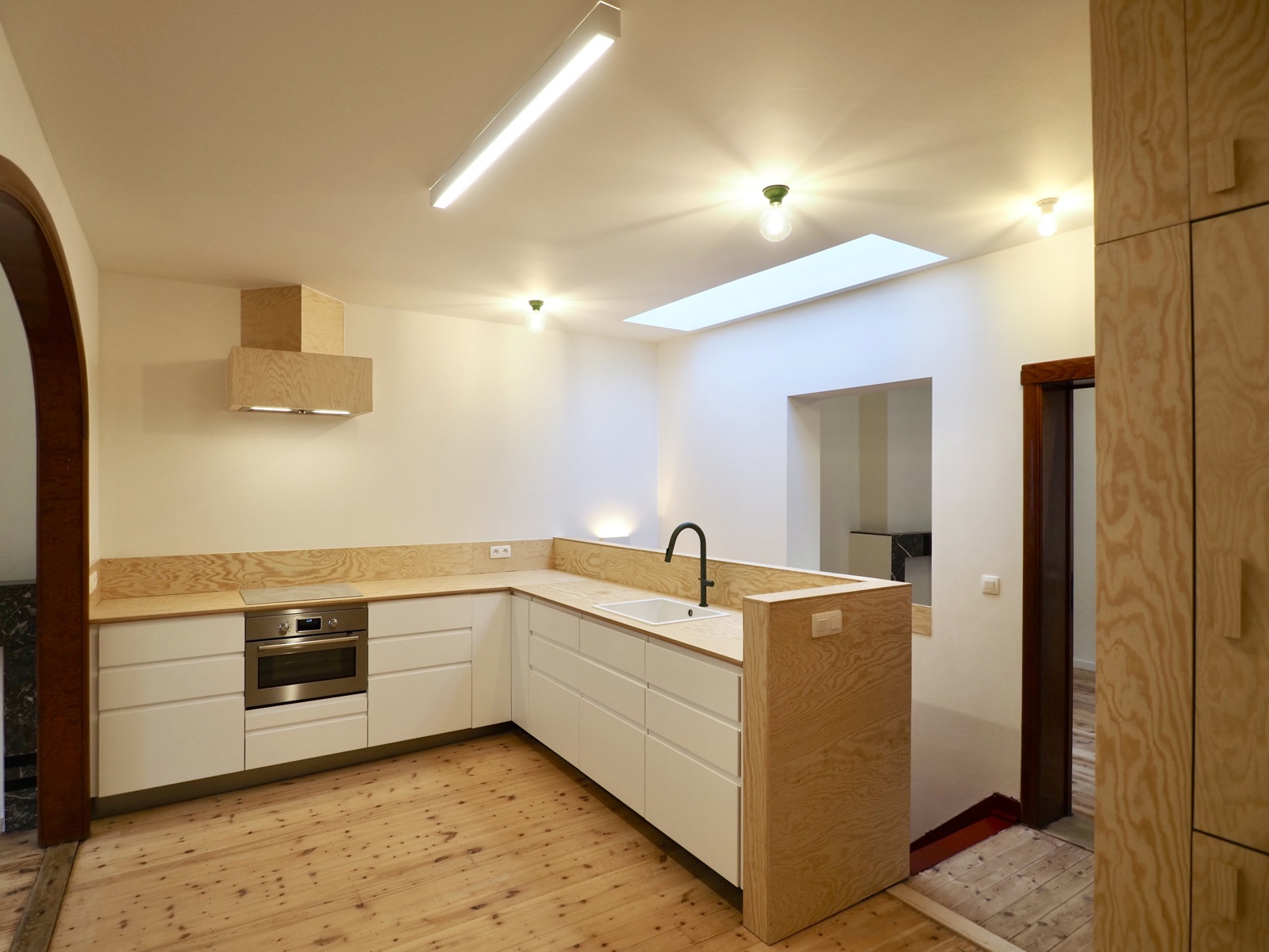 Instapklaar duplexappartement met 2 slpk &amp; polyval. ruimte - foto 3