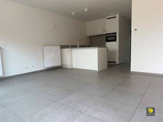 Dit gezellig 2 slaapkamer appartement  bevindt zich pal in het centrum van Aartselaar.Dit appartement is gelegen in een kleinschalig gebouw zonder...