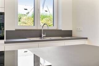 ENERGIEZUINIGE WONING MET 2 SLKS + TUIN In de Eendrachtstraat te Wervik treffen wij ter hoogte van huisnummer 13deze gesloten bebouwing aan. Wij...