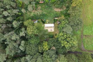 Op zoek naar een buitengewone woon- of verblijfplaats midden in de natuur?Deze uitzonderlijke eigendom biedt een zeldzame combinatie van charme,...