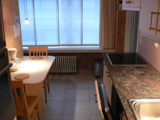 ruim, mooi ingedeeld, zuidgeoriënteerd, levendig en doordacht ingericht appartement hartje stad, tussen Grote Markt, station en HOWEST, met aangenaam uitzicht op een rustige straat die tezelfdertijd volop vernieuwt; voorzien van alle faciliteiten (o.a. afzonderlijke keuken met toestellen Siemens, condensatieketel Viessmann, veel bergruimte, 4 aansluitplaatsen internet in netwerk etc.), met homogene tegelvloer en verzorgd afgewerkt met duurzame kwaliteitsmaterialen (o.a. kurk, marmer, volkern); feitelijk EPC B; grondig gerenoveerd gebouw met fietsenstalling en huurgarages; gratis exclusief bewonersparkeren aan één straatkant en zeer voordelig in parkeergarage op 200 meter;<br /><br />zeer gegeerd als huurpand door onderwijspubliek en expats; onder meer ingeschreven op de verhuurlijst voor buitenlandse KULAK-onderzoekers en -docenten;<br /><br />prijs volgens de waardebepalingen van een onafhankelijk schattersbureau en van een erkend schatter-expert voor de Vlaamse Belastingdienst; toegift : de Japanse paneelgordijnen en de overgordijnen;<br /><br />geen vastgoedmakelaars(loon); bezoek en verdere inlichtingen na afspraak<br />