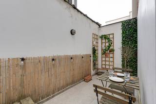 Welkom in de De Winterstraat, waar de naam misschien koel klinkt, maar het leven niet warmer kon aanvoelen… In dit compacte, lichtrijke...