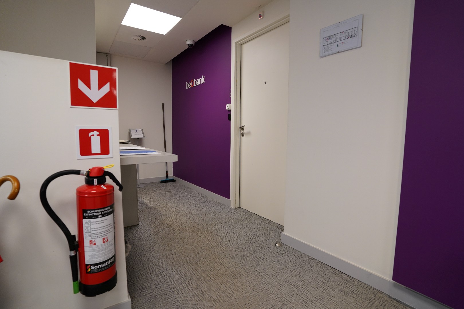 Voormalig bankkantoor te koop - foto 4