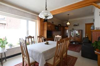 <p><span>Welcome to this charming and well maintained family home, quietly located in Anzegem. This well-kept house combines a warm, homely atmosphere with a surprising amount of space and practical layout, ideal for families or couples looking for a comfortable home with potential.</span></p><p><span>Upon entering, you are welcomed into a bright living space with cozy sitting area, cozy fireplace and adjoining dining area. Warm wood finishes and large windows create a pleasant and inviting feeling throughout the home. The dining room offers ample space for cozy family moments and is directly connected to the living space.</span></p><p><span>The functional kitchen has ample cabinet space and all the necessary connections for daily comfort. There is also a spacious garage/storage room ideal for parking a car, bicycles, a hobby room or extra storage.</span></p><p><span>Upstairs there are three bedrooms, two of which are spacious with lots of natural light. The third room can perfectly serve as a nursery, office or hobby room. The bathroom is practical and offers all basic comforts.</span></p><p><span>Outside you will enjoy a deep and sunny garden with lots of privacy, perfect for families with children, garden lovers or people who like to spend time outdoors. Thanks to the 301 m² plot, you have plenty of outdoor space to fully unwind.</span></p><p><span>The house offers a solid base and has always been well maintained. Subject to any refreshments, this home can be fully adapted to your own taste and contemporary living comfort.</span></p><p><span>Advantages:</span></p><ul><li><span>Habitable surface area of 154 m² </span></li><li><span>3 bedrooms </span></li><li><span>Spacious living space with stove</span></li><li><span>Large garage/storage room </span></li><li><span>Sunny garden with lots of privacy </span></li><li><span>Well maintained house </span></li><li><span>Central location close to stores, schools and main roads </span></li></ul><p><span> </span></p><p><span>An ideal opportunity for those looking for a cozy family home with space, character and possibilities in the heart of Anzegem.</span></p>