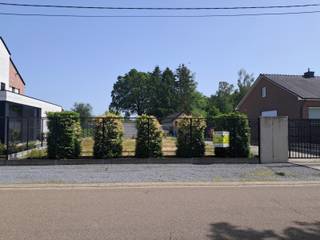 Bouwgrond voor open bebouwing in een rustige straat te Engsbergen-Tessenderlo. Lot 2 op het plan, 4 are 31 ca.<br /><br />Het perceel heeft een straatbreedte van 18 meter en een diepte van 28,5 meter.<br />Bouwvoorschriften op aanvraag via mail.<br /><br />Wettelijke informatie: woongebied, geen lopende gerechtelijke of bestuurlijke maatregelen, geen voorkooprecht, verkavelingsvergunning, geen bouwvergunning ; P-score A (geen overstromingsgevaar).