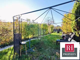 BRUSSELS/HAREN. This magnificent BEL-ETAGE-style house offers ± 165 m² of living space and an exceptional living environment in Brussels. It...