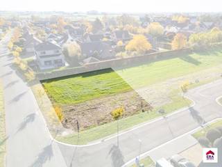 Prachtig stuk bouwgrond van 654m² voor vrijstaande bebouwing!Ontdek deze prachtige bouwgrond (lot 101) van 654 m² in een rustige, kindvriendelijke...