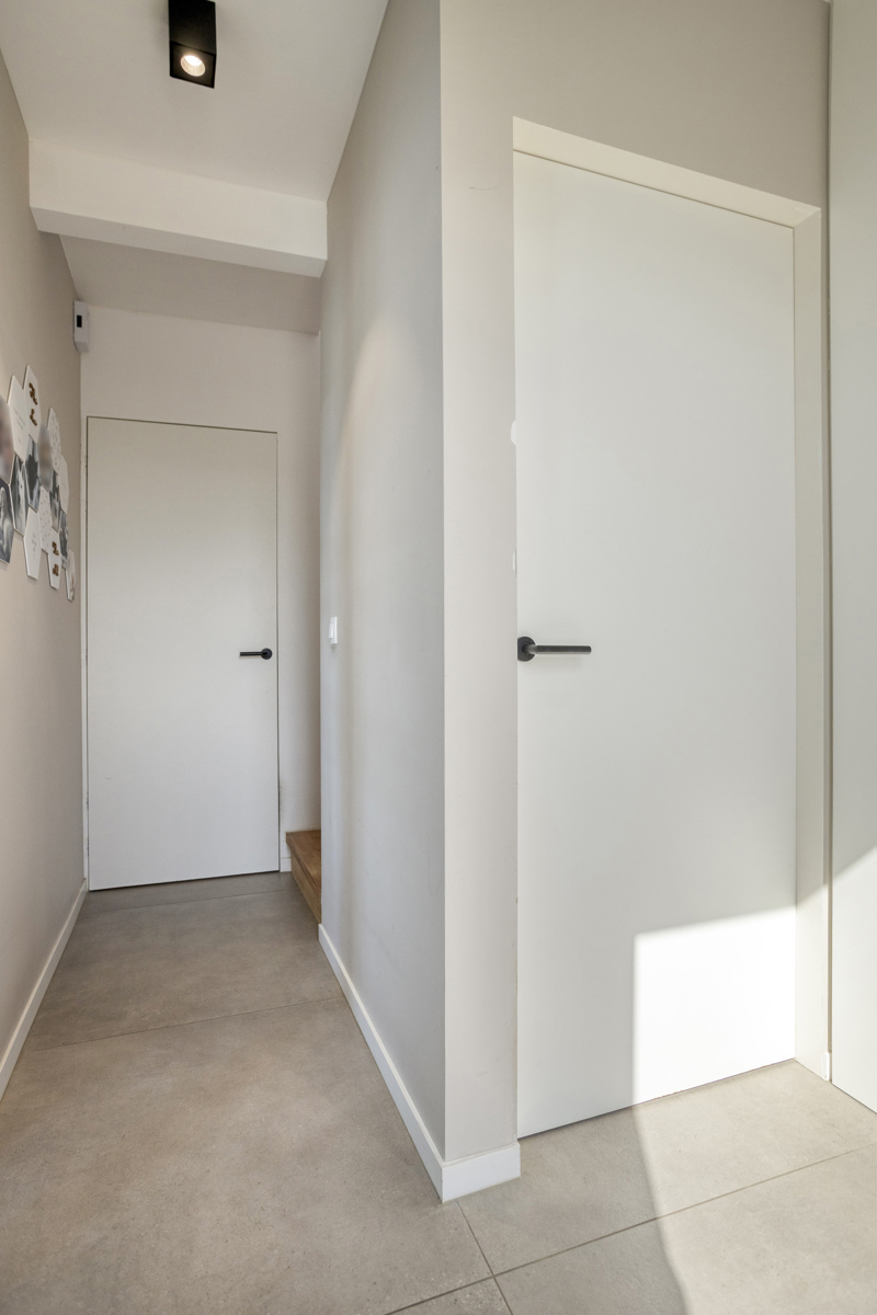 Volledig instapklare moderne halfopen woning in rustige wijk - foto 4