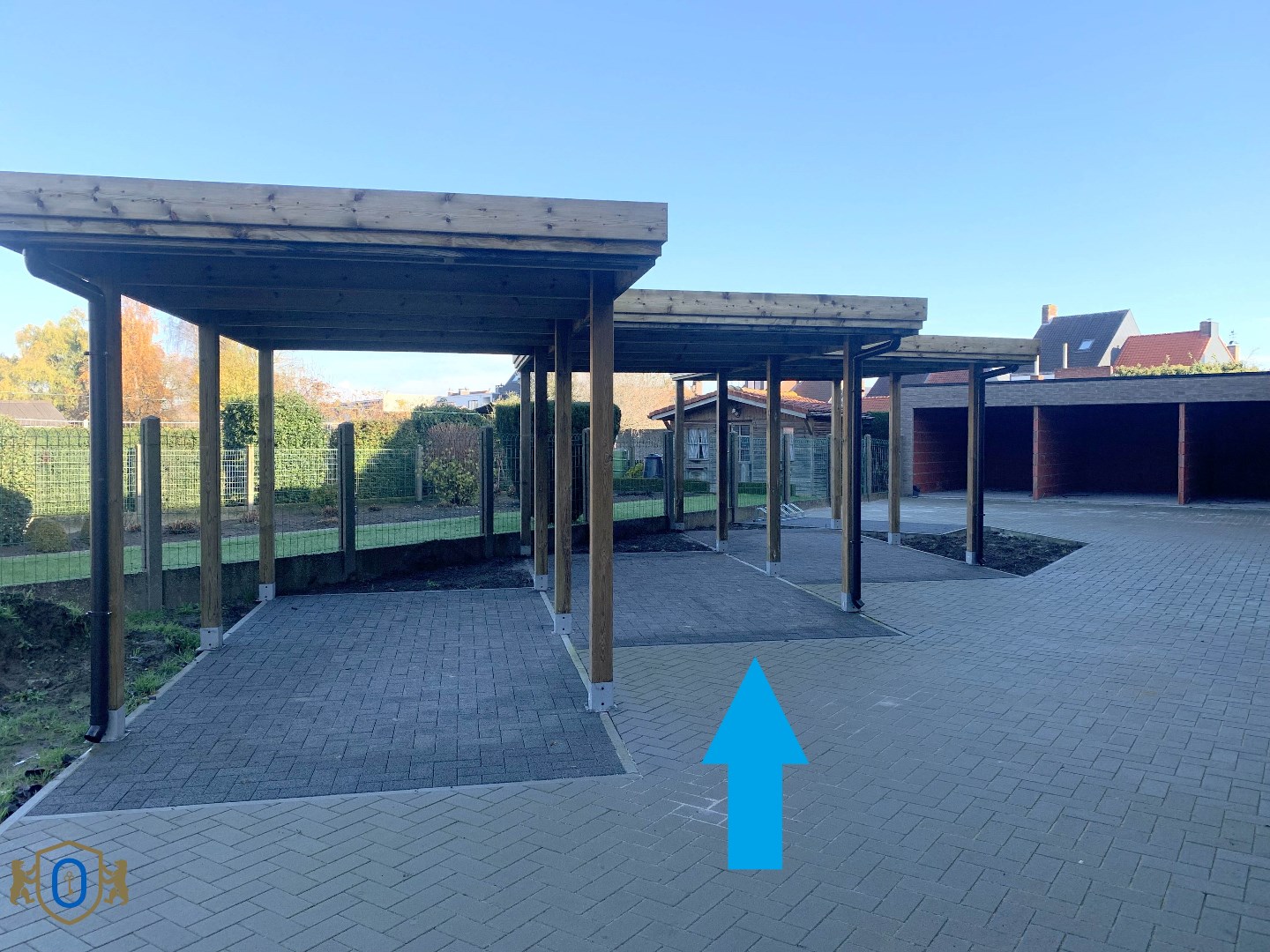 Gelegen in de kleinschalige Residentie "Mon Rêve". Vlot binnen en buiten het centrum terug.Overdekte staanplaats type carport.