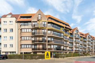 TE KOOP: RUIM APPARTEMENT MET PRACHTIG ZICHT EN ZONNETERRAS IN BREDENEOp een uitstekende ligging in Bredene, bevindt zich dit erg ruime (113m2) en...