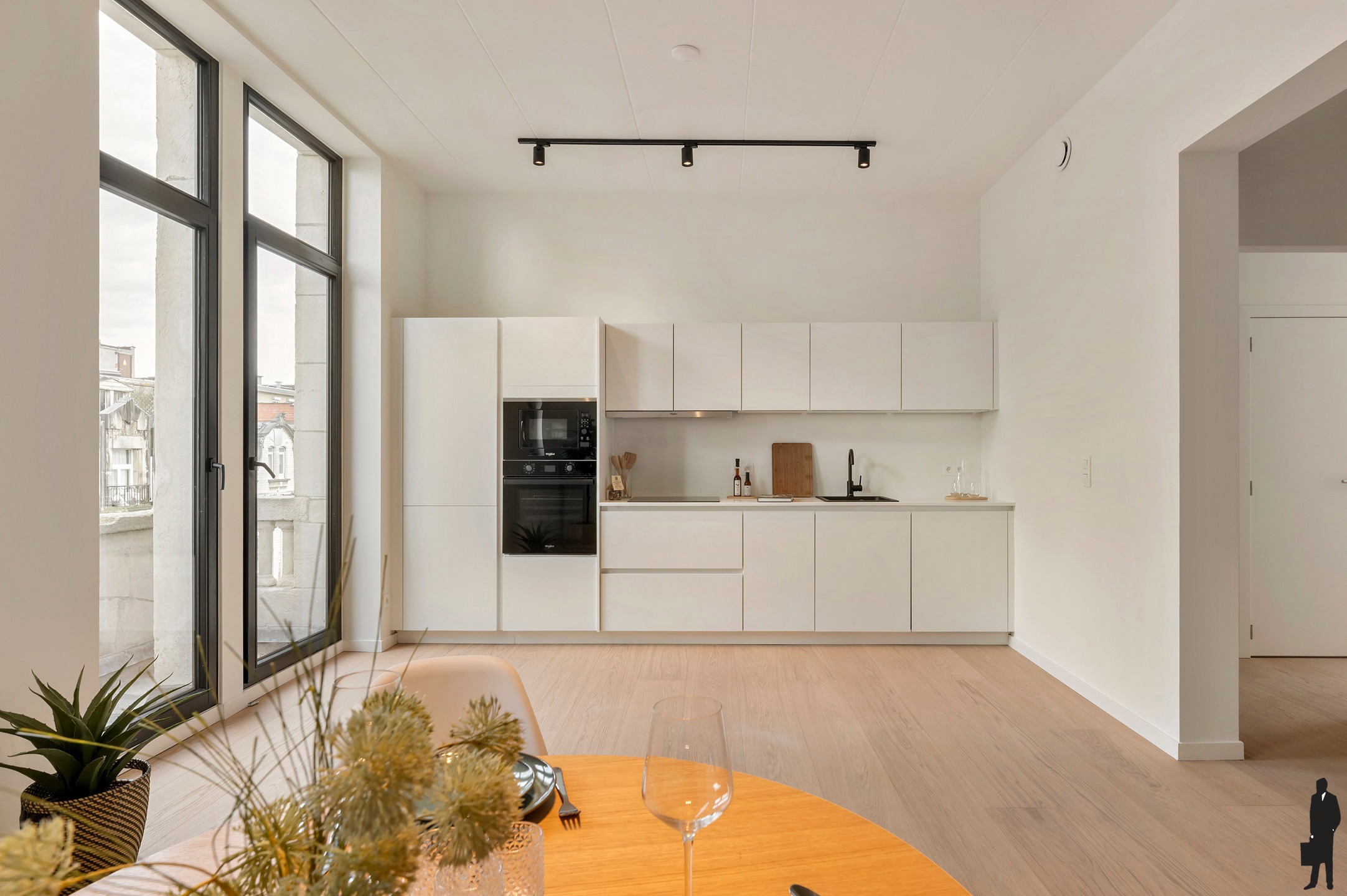 Gerenoveerd dakappartement met twee slaapkamers - foto 3