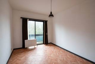 Dit aangename appartement is gelegen op een rustige en groene omgeving op Linkeroever, vlak bij het Galgenweel en de Schelde. Winkels,...