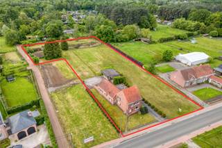 <p>Te koop: open bebouwing in Werchter, gelegen in de Varentstraat te Werchter, omringd door groen en op korte afstand van scholen.</p>

<p>Deze woning uit 1961 biedt een gunstige landelijke ligging, een ruim perceel van 64,86 are en is ideaal voor wie rust zoekt of dieren wil houden. De grote tuin met vijver vormt een prachtige plek om te ontspannen en te genieten van de natuur. Dankzij de solide constructie en de ruimte die het pand te bieden heeft is dit ideaal om uw droomwoning te creëren!</p>

<p>Belangrijkste ruimtes:<br />• Woonkamer met gezellige indeling<br />• Keuken met kookplaat, oven, koelkast en vaatwasser<br />• Badkamer met douche, toilet en wastafel in meubel<br />• Twee slaapkamers<br />• Inkomhal<br />• Berging<br />• Kelder<br />• Zolder<br />• Ruime tuin met vijver</p>

<p>Troeven:<br />• Gunstige landelijke ligging<br />• Ruim perceel van 64,86 are<br />• Ideaal voor rust en het houden van dieren</p>

<p>Neem vandaag nog contact op met je ERA-makelaar voor een bezoek.</p>

<p>JOUW DROOMHUIS. ZO GEVONDEN!</p>