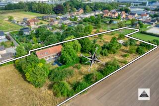 Op een landelijke en rustige locatie, op het einde van een doodlopende straat, ligt deze hoevewoning. Ze omvat een woning met schuur, tuin bij...